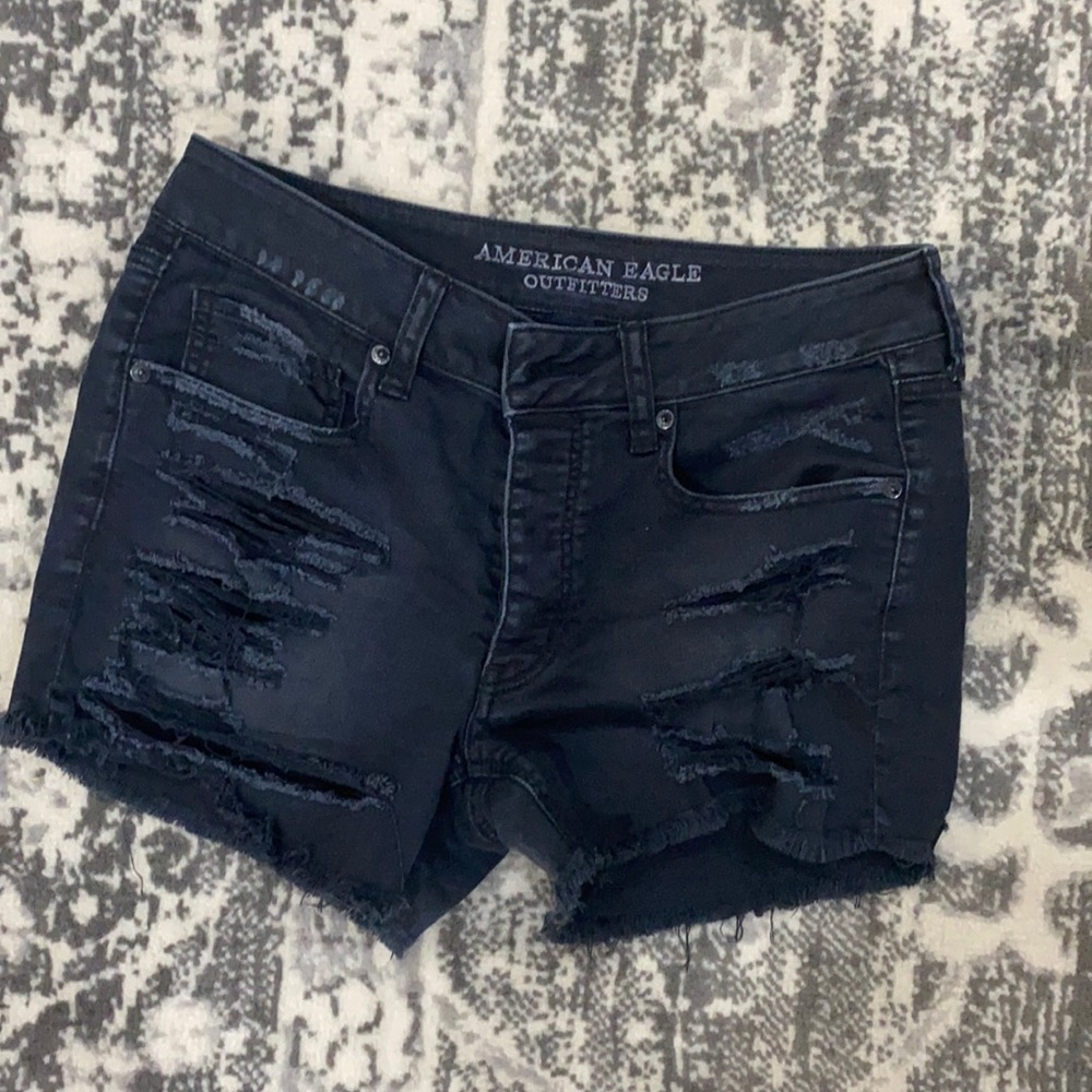 American Eagle. Size 6. Black distressed shorts